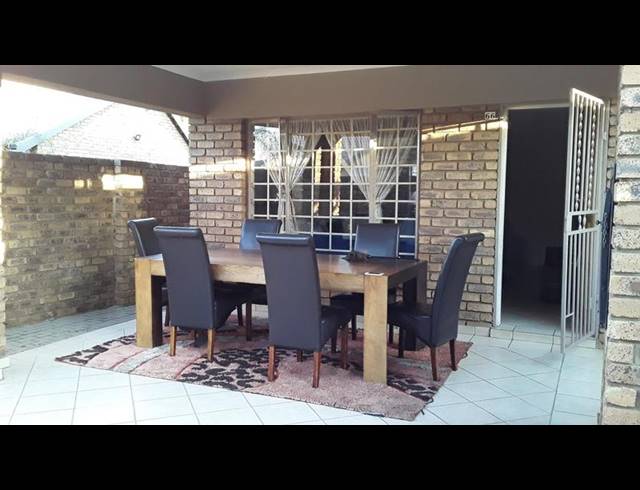 2 BEDROOM TOWNHOUSE FOR SALE IN AMBERFIELD